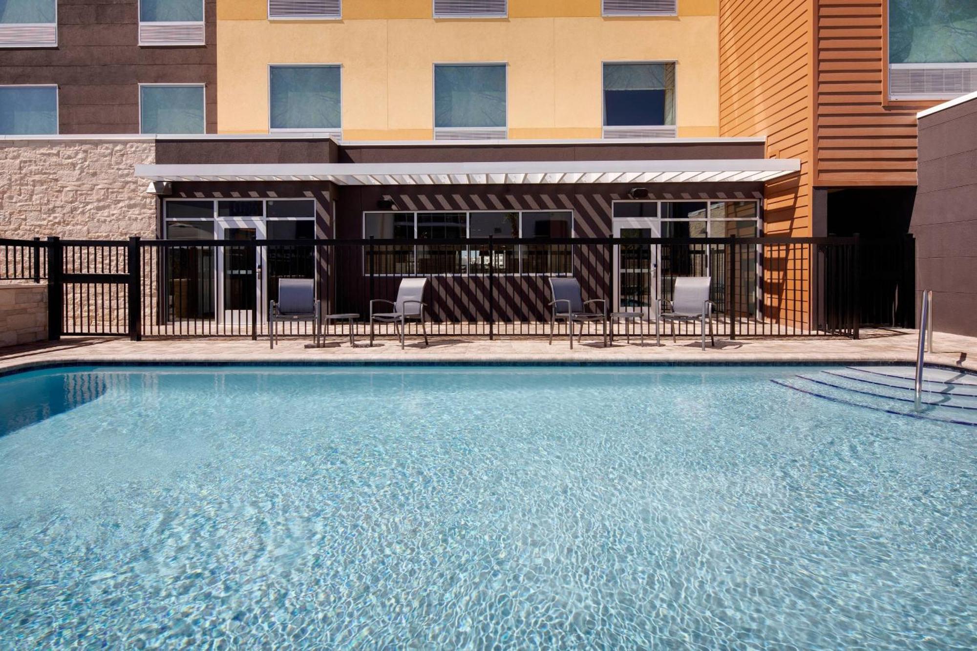 Fairfield Inn & Suites By Marriott Tampa ווסלי צ'אפל מראה חיצוני תמונה